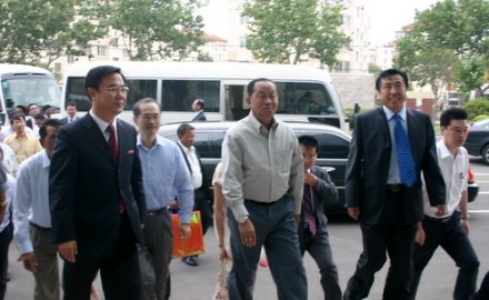 缅甸国家和平与发展委员会第一秘书长丁昂敏乌一行到必博考察